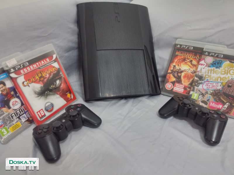 Play Station 3 Super Slim.Приставка/Консоль в отличном состоянии. Подарили на
