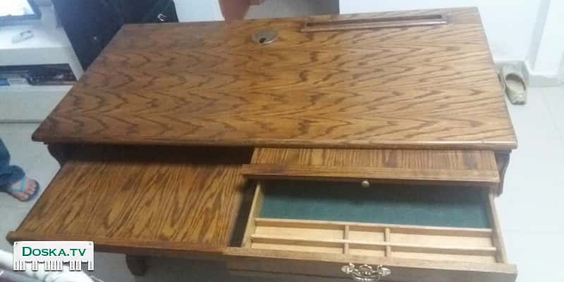 Стол-секретер. Середины 20го века. Цельное дерево.