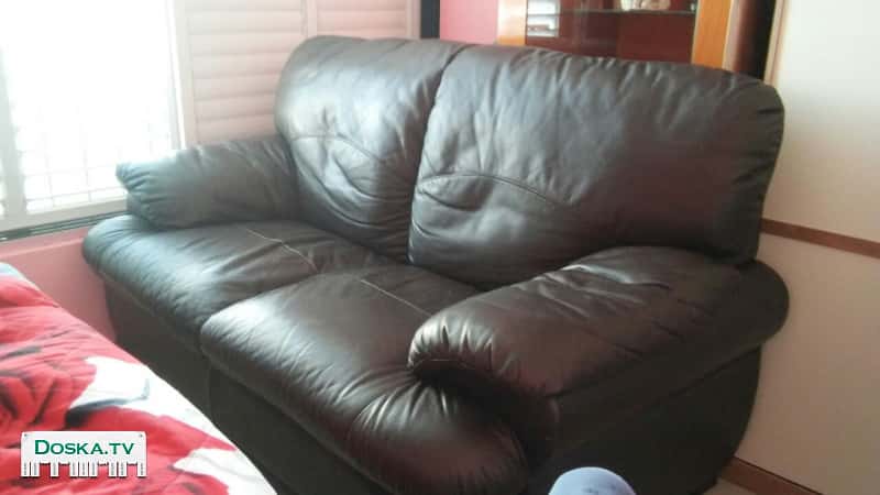 диван двойка, в хорошем состоянии! Ширина 167см, темно коричневый, Кожзаменитель,