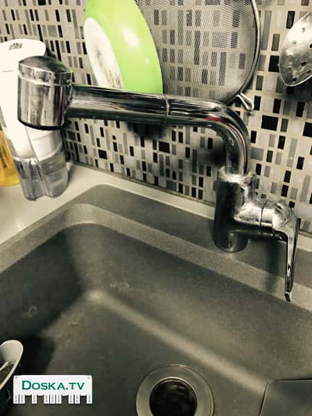 Кран для кухни, практически не был в употреблении, с вытягивающейся