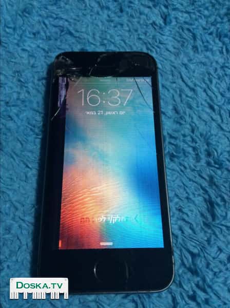 Продаю свой IPhone 5s 16 гб, разбилось переднее стекло, все