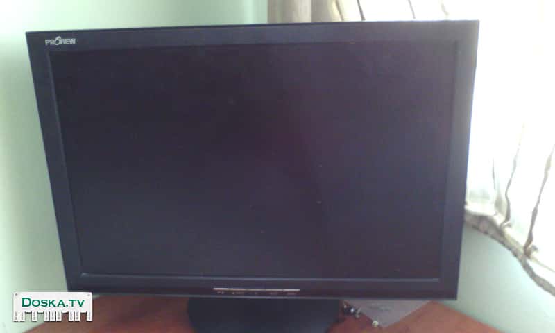 Компьютерный монитор с размером экрана 20 инч с 2 входами.