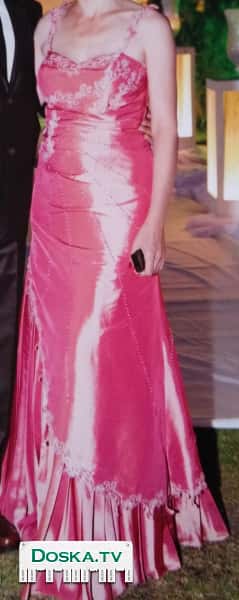 Размер L, рост 170 см, цвет-коралловый, вышивка. Очень красивое. Есть