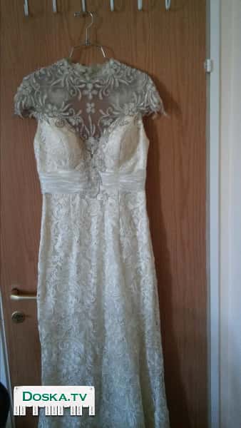 Платье розовое 42 размер и платье вечернее кремового цвета-