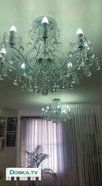 Продаются 2 люстры по 700 шек.