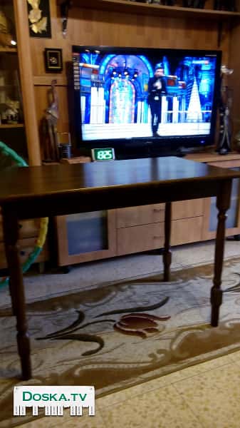 Стол натуральное дерево из польского гарнитура. Не раздвижной.  Размер: