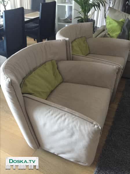 2 мягких итальянских кресла на вращающейся ножке. Куплены 2 года