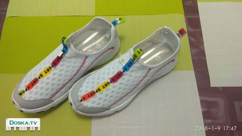 Кроссовки летние, новые, с проветриваемой подошвой! 37 размер