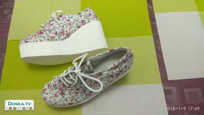 Легкая, удобная обувь, 35 размер. Продаю потому-что маловаты.