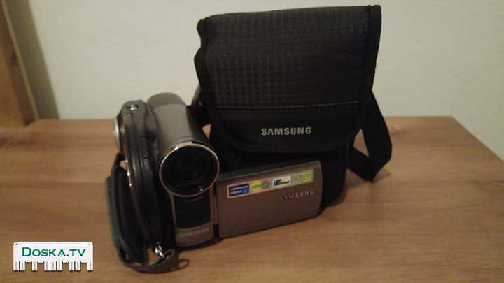 Новая видеокамера от SAMSUNG, у нее есть все аксессуары, универсальный