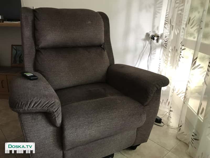 Почти новое кресло. В идеальном состоянии. Все механизмы работают, ткань