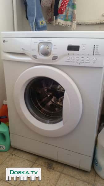 Стиральная машина в отличном состоянии, из дорогих моделей, много функций.