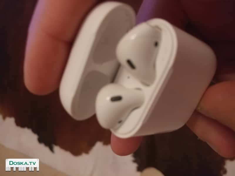 Отличные наушники от компании Apple.