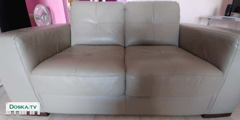 Два двухместных дивана, производство Италия, натуральная кожа.