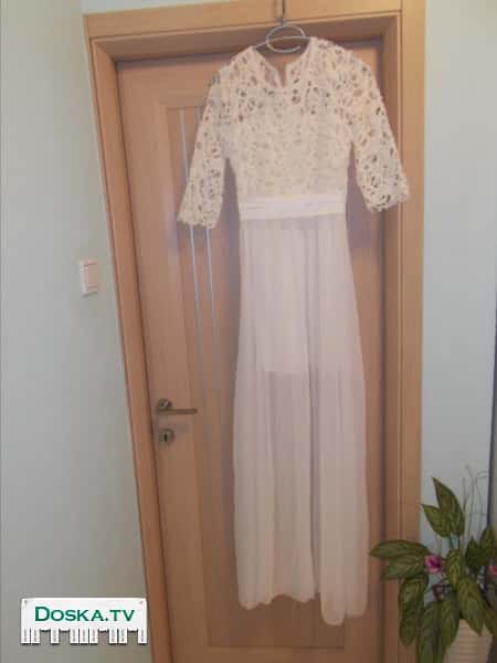 По случаю.1+2 в подарок.  свадебное платье + 2 белых