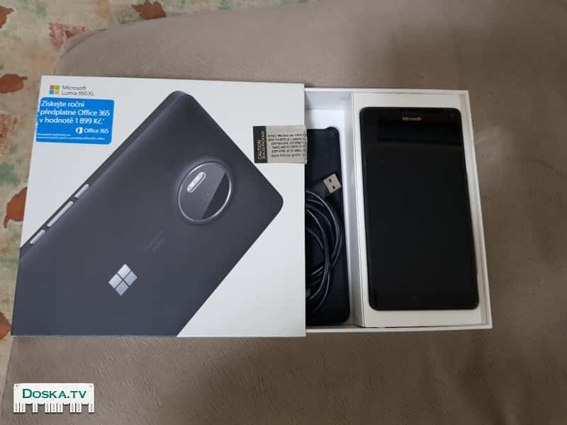 Телефон в хорошем состоянии как новый. экран 5.8".Камера 22мп. Зарядки