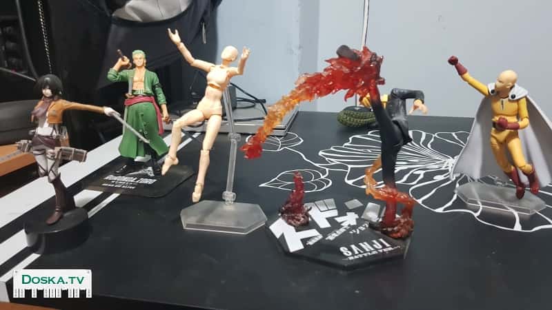 5 разных аниме фигурок,на фотографии все видно. решил переехать поэтому