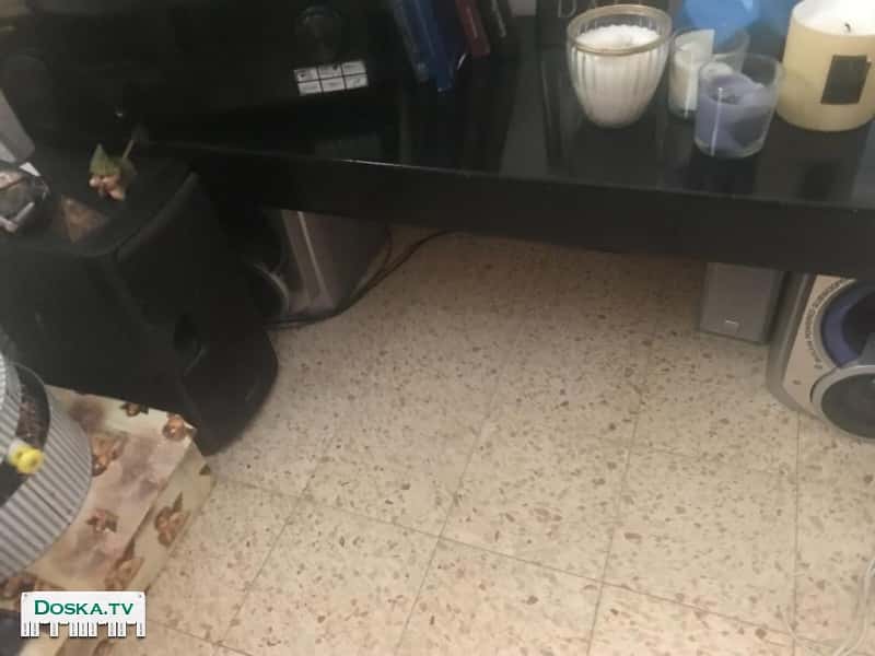 Длинные тумбочки - 50 шекелей. Прикроватная тумбочка- 30 шекелей.