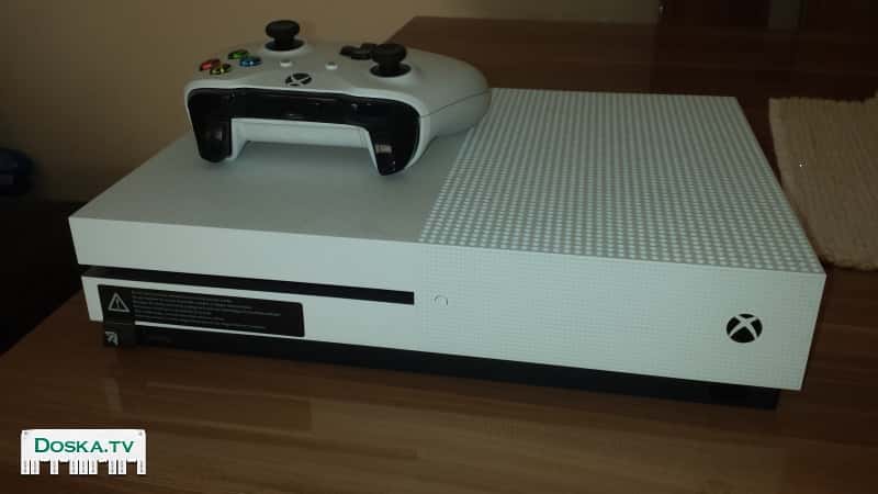 Продаю игровую приставку хвох опе 2 джойстика и лицензионный диск