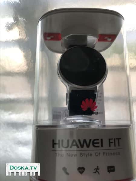 Новые умные часы, в упаковке, подходят для плавания.