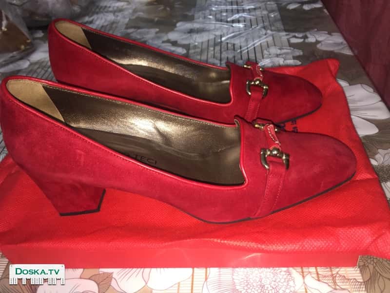 Новые красные замшевые туфли пр-во Италия с магазина ,,Лафает,,