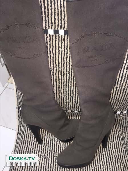 Женские сапоги размер 37.5 фирмы, Прада, в хорошем состоянии