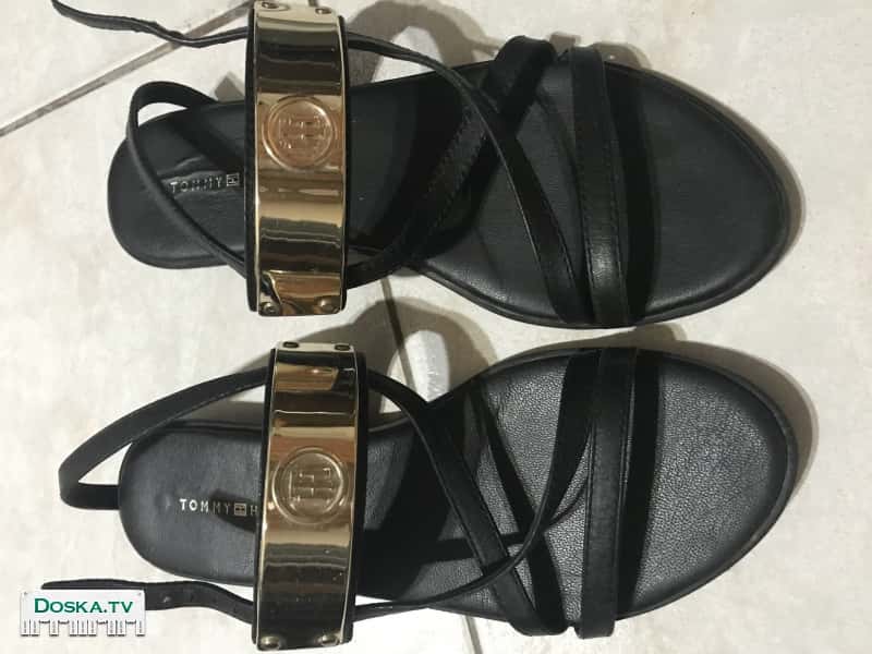 Шлепки в хорошем состоянии Tommy Hilfiger ( оригинал, покупала Factory