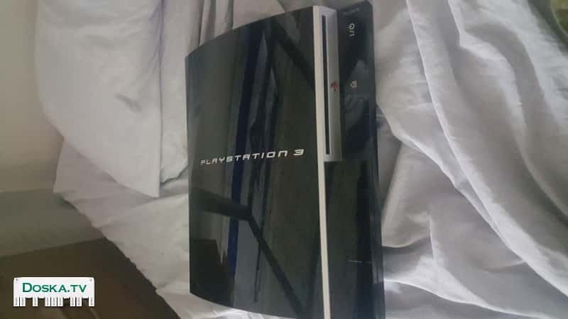 Продаю на запчасти, есть игры и один джойстик, не включается