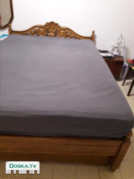 Двуспальная кровать деревянная.Без матраца.С ящиком.200×140