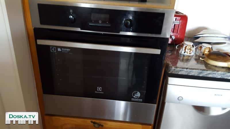 новый духовой шкаф (танур). Electrolux. Размеры стандартные. Торг уместен.