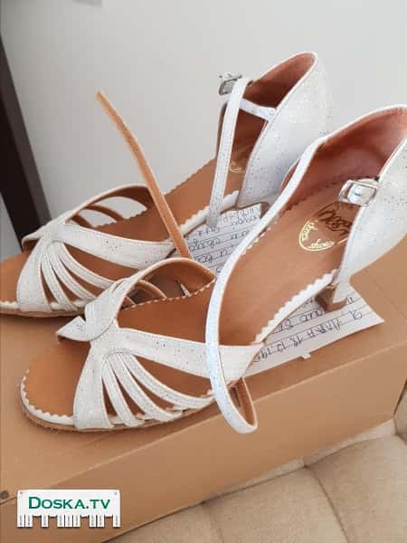 Шикарные белые туфли , новые. Просто не подошёл размер. удобная