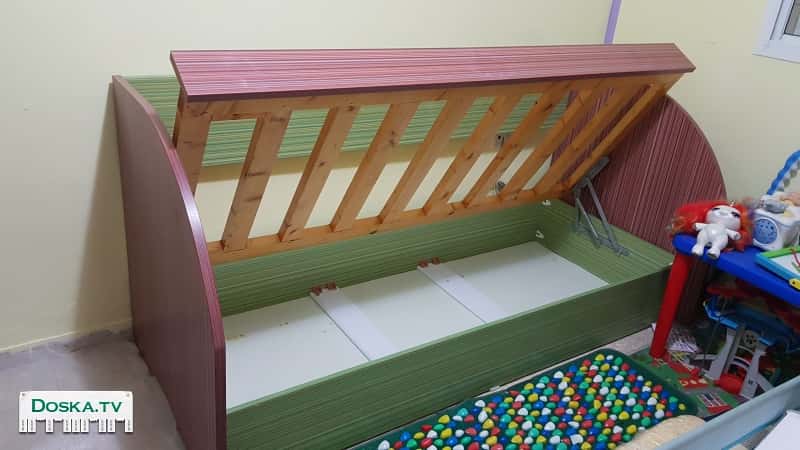 Детская кровать. Размеры кровати: 197×86см Высота спинки: 91см Размер ящика: