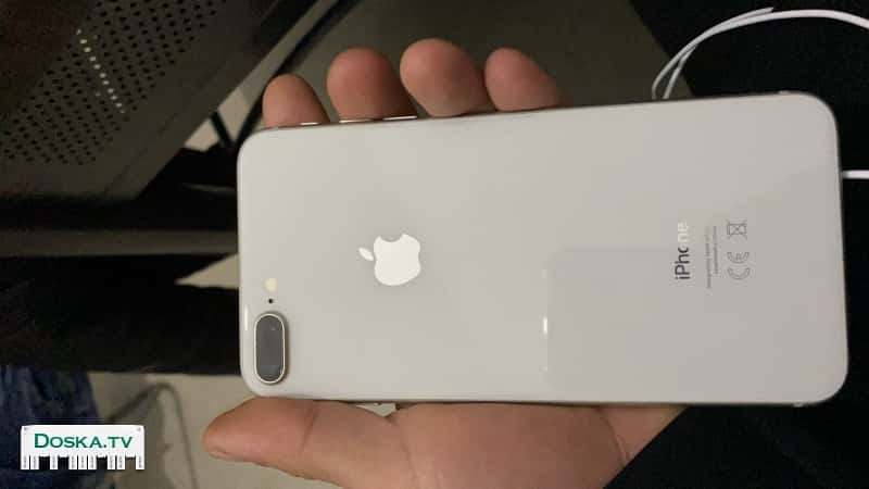 64 гига, в отличном состоянии без царапин и сколов.