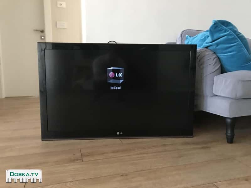 Полностью в рабочем состоянии, пользовались крайне мало, висел в офисе