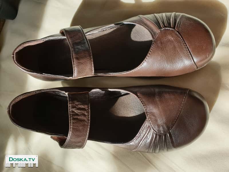 Туфли лодочки с перепонкой,на удобном каблучке, кожаные, цвет шоколадный. Размер