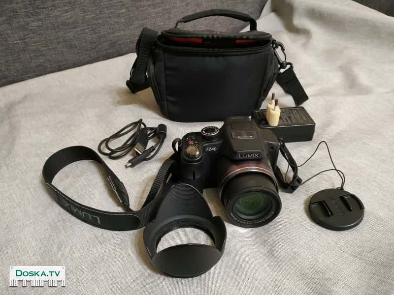 Фотоаппарат в отличном состоянии, обращался бережно. Прилагается сумка для фотоаппарата,