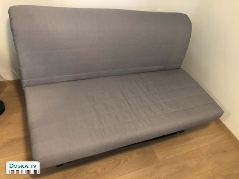 Раскладывающийся диван в кровать компактный в хорошем состоянии (самовывоз)