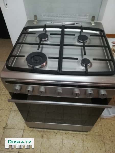 Плита четырех - комфорочная, Цвет металик, духовка электрическая. отличное состояние.