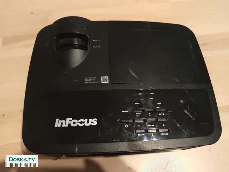 Отличный проектор 3D. В отличном состоянии. Только на корпусе сверху