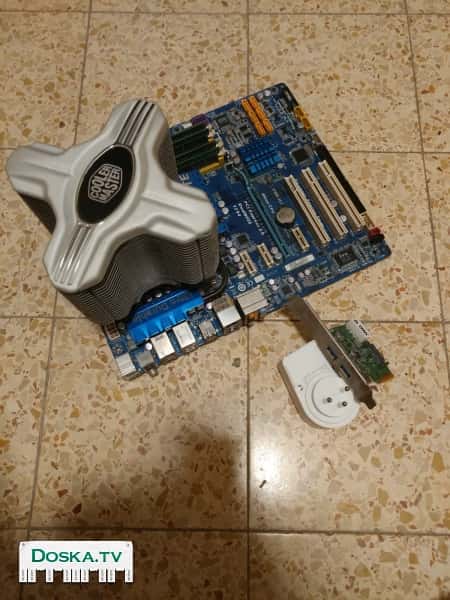 1) Материнская плата Gigabyte GA-EP45-UD3R 2) с установленным процессором Intel