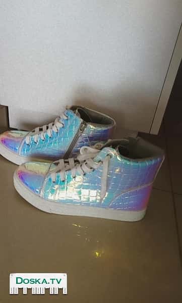 Высокие кеды женские 38 размер ,привезенные из Канады (без коробки),ни