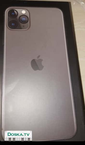 Телефон новый  Не одной царапины  Комплект коробка зарядка