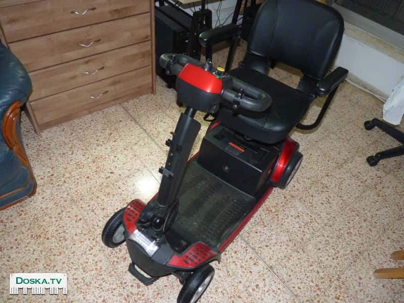 Скутер для людей с проблемами передвижения на ногах - самодвижущееся