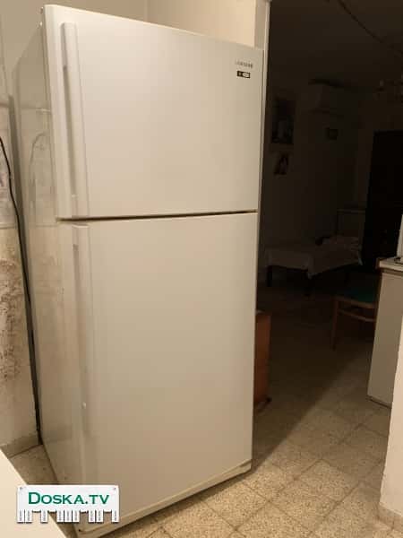 Продаю холодильник Самсунг в хорошем состоянии, полностью функционирующий.