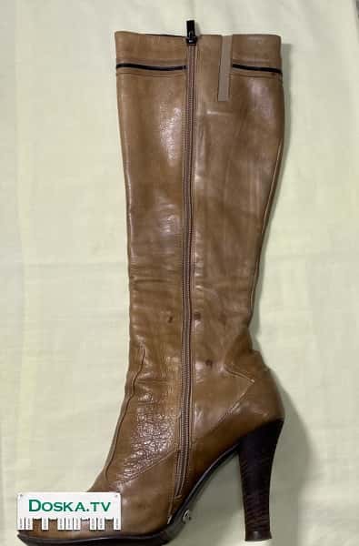 Высокие зимние сапоги коричневого цвета на каблуке, фирмы Georgio Vito