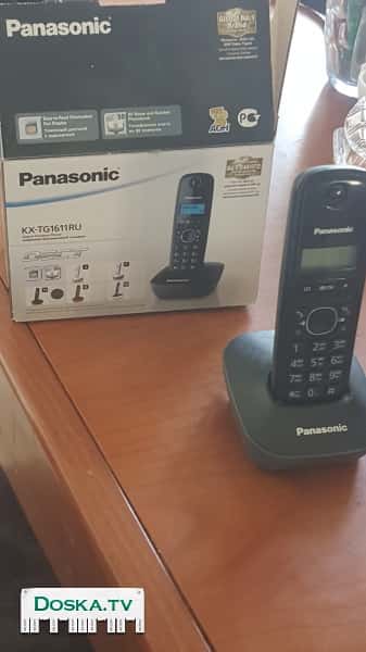 Телефон Panasonic трубка на подставке новая в коробке.