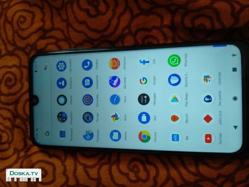 Продаю смартфон в хорошем качестве без единого царапины, работает со