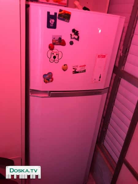 Холодильник Шарп, двухкамерный. Высота 184, глубина 70.Торг