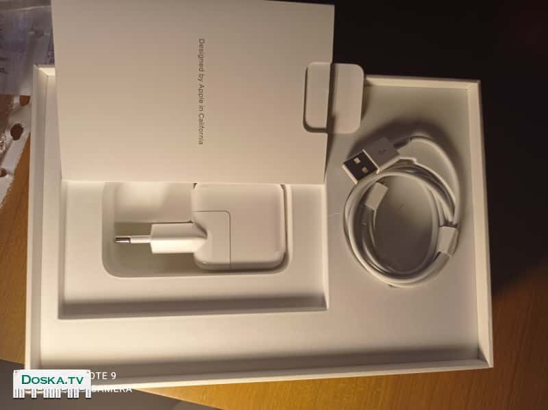 Диагональ дисплея - 7.9", разрешение - 2048 х 1536, операционная