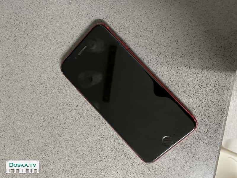 телефон iPhone 8 Product Red 64gb без зарядного устройства и
